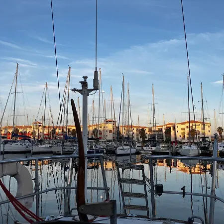 Tanimara ספינת מלון *